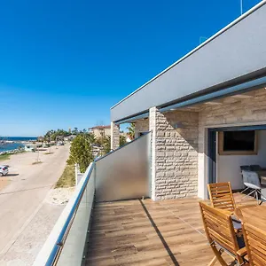 https://villa-punta-mulino.in-istria.net